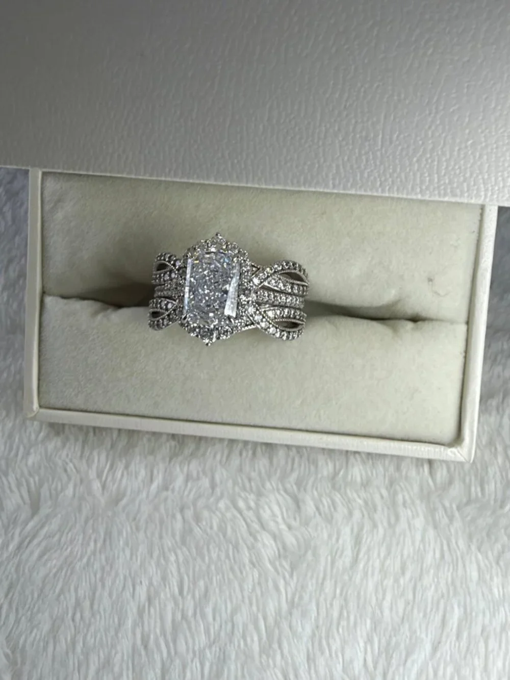 Women's Oval Cut Wedding Band Set